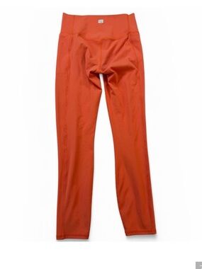 Vuori Studio Pocket Legging in Grapefruit Small